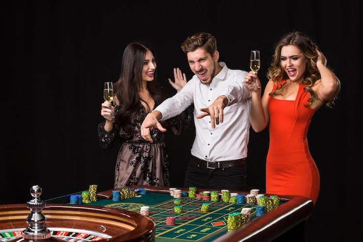 Free spins bonus feature with multiplier accumulation